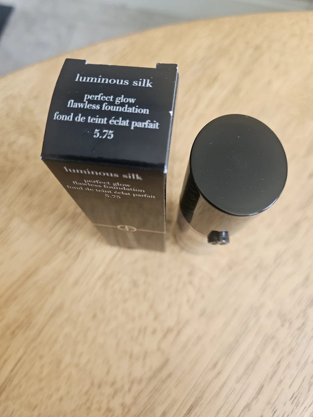 Giorgio Armani Luminous Silk Foundation - Un 5.75